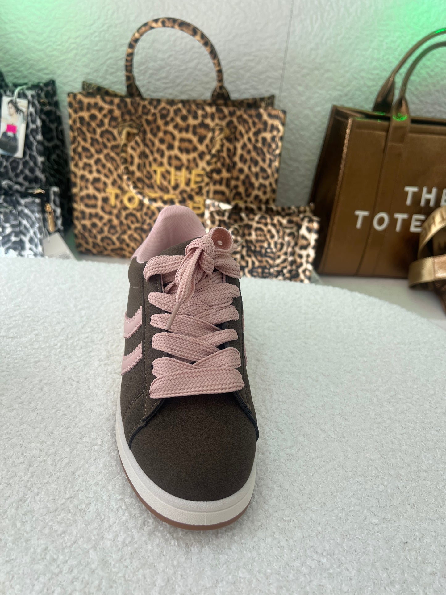 Basket marron et rose