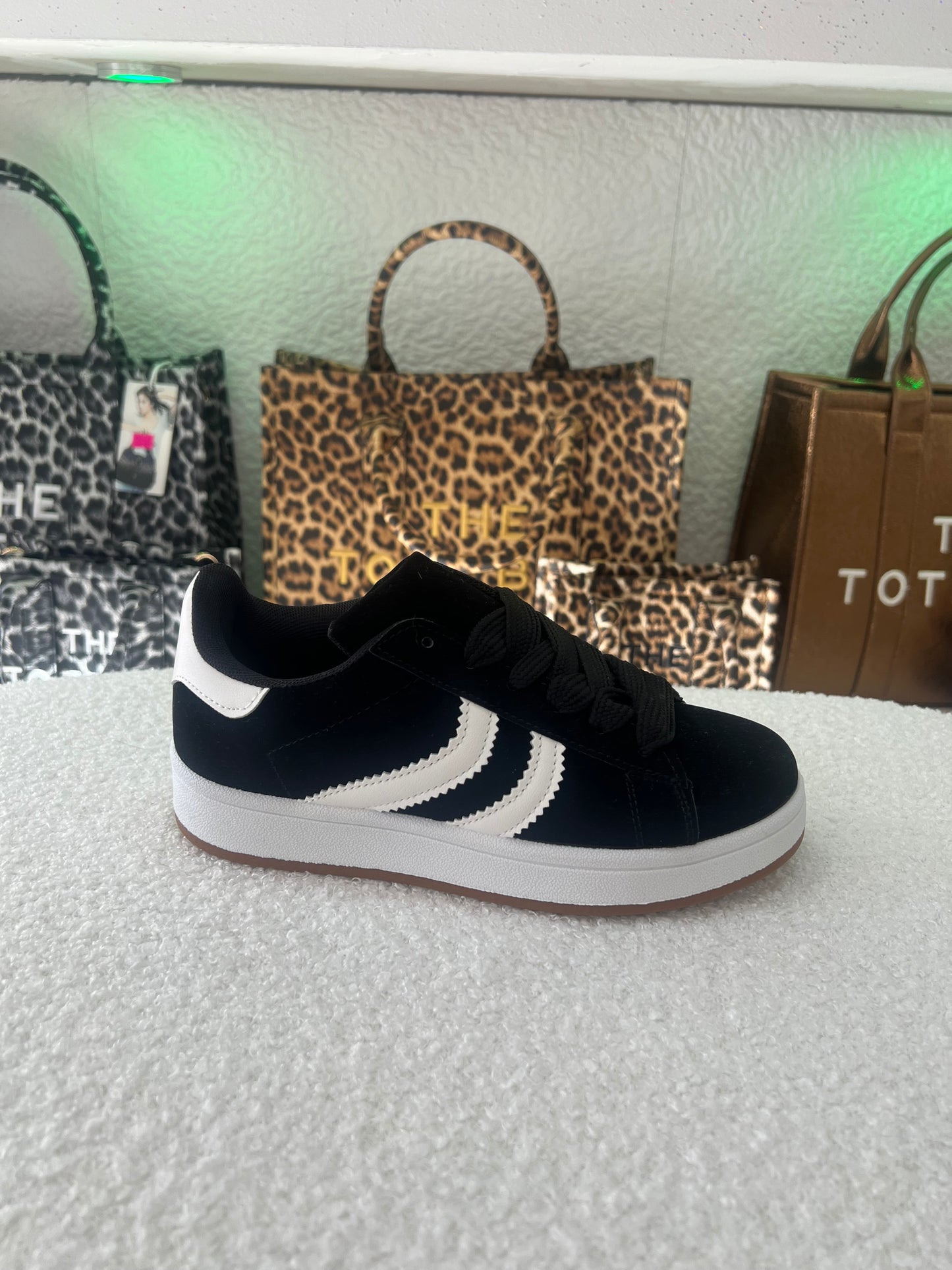 Basket noir et blanche