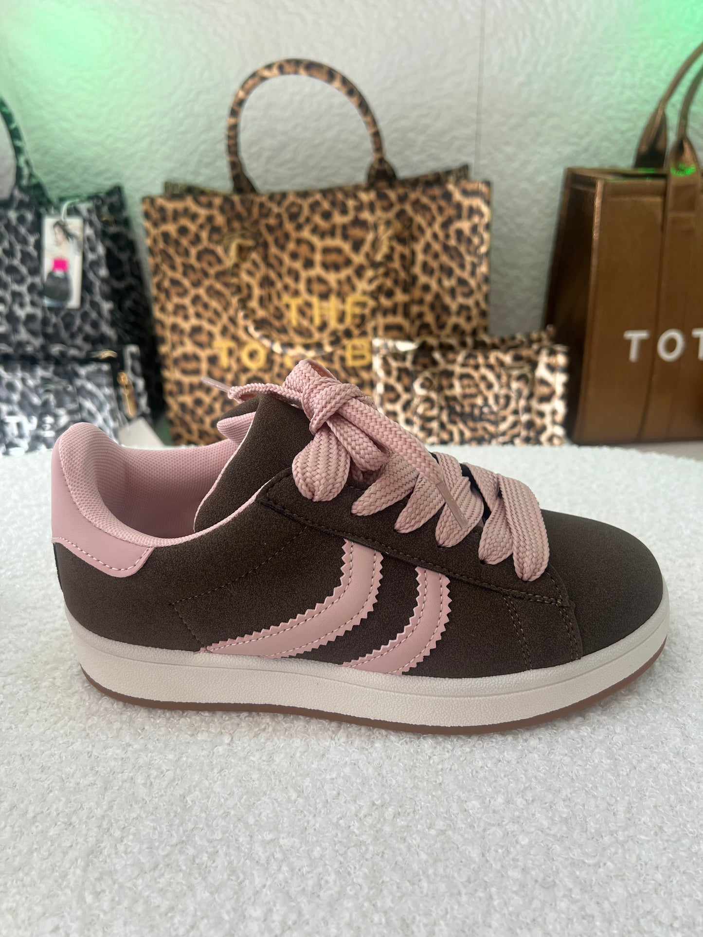 Basket marron et rose